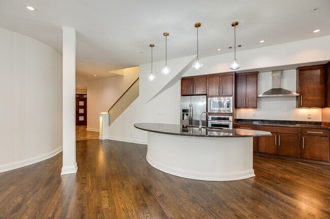 Building Photo - 2905 Parthenon Ave