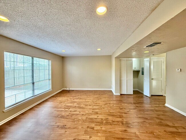 Building Photo - Delmar Dr. 2510/2512