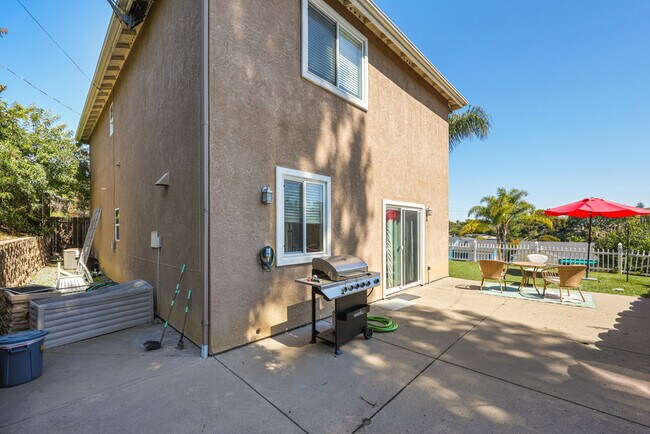 Side Patio to Yard - 4466 Mataro Dr