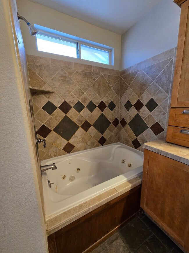 Building Photo - A Fabulous 4 Bedroom Home in N.Las Vegas 1 Bedroom Downstairs.