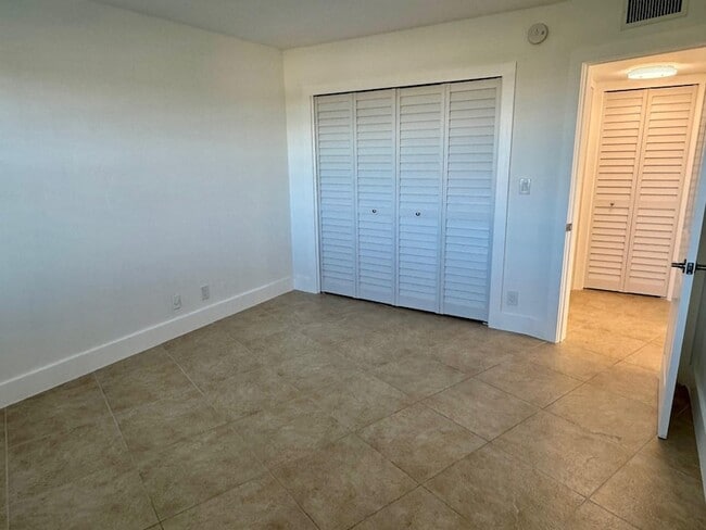 Building Photo - 3095 N Course Dr
