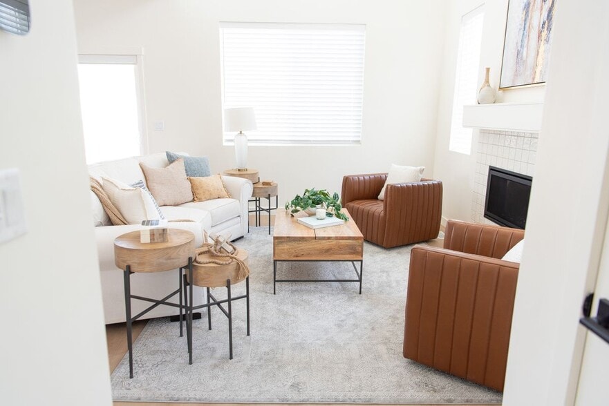 Building Photo - 1802 Drake Ln