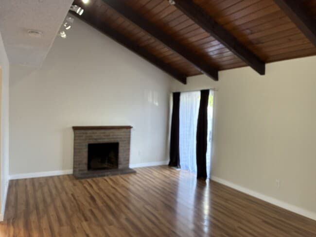 Building Photo - Lombard