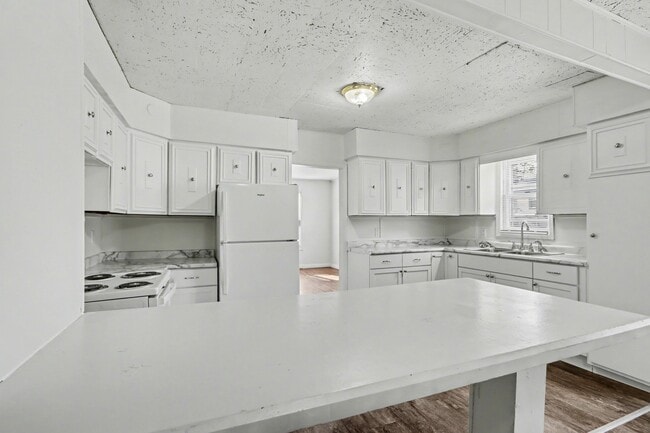 Building Photo - 2215 Mt Olivet Rd