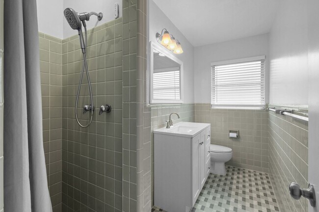 Building Photo - Beautifully maintained 2-bed/2-bath single-family residence is available for rent in one of West ...