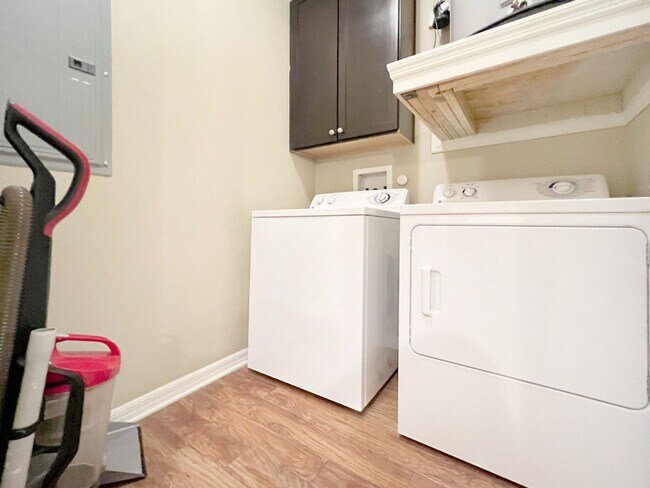 Building Photo - 1770 Bearberry Cir