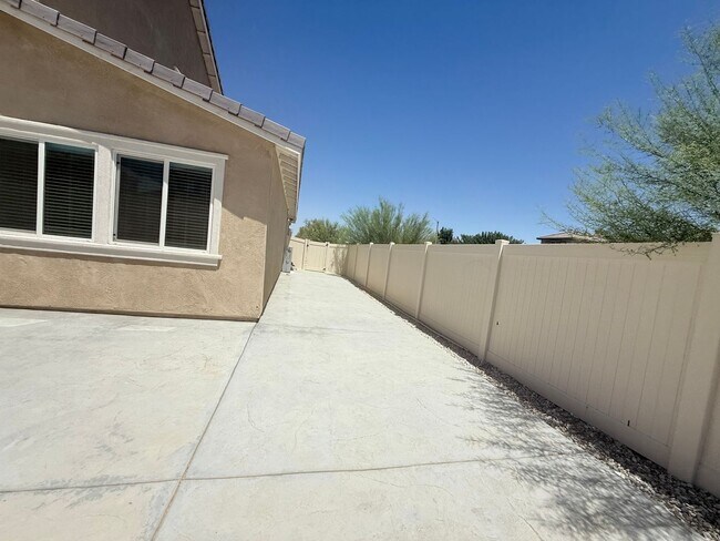 Building Photo - Beautiful Two Story Home, 3 Bedrooms, 2.5 Bathrooms, Solar Panels,