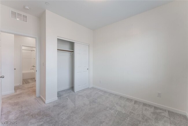 Building Photo - 5730 Sky Pointe Dr