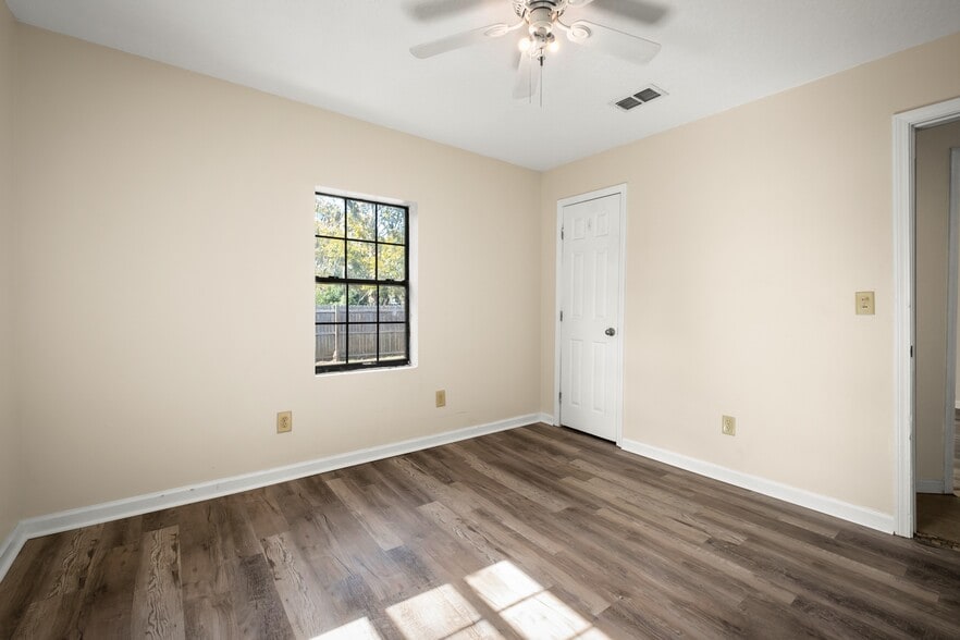 Building Photo - 12716 Gillespie Ave