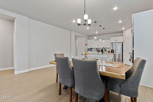 Building Photo - 824 Paseo Solar Dr