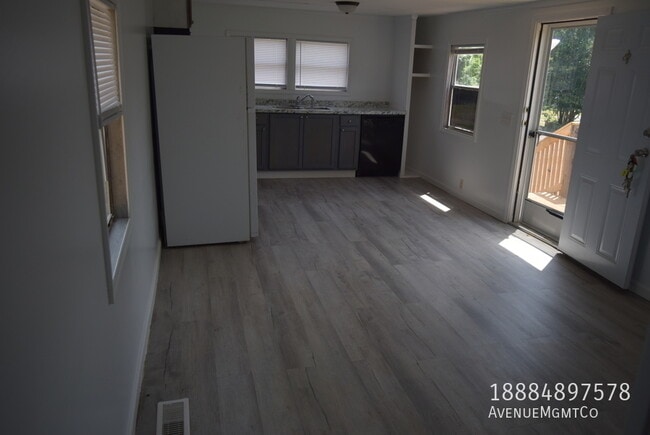 Building Photo - 715 23rd St NW