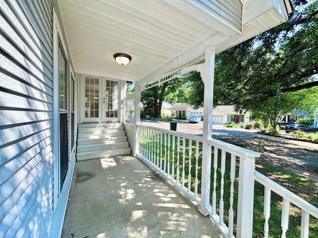 Building Photo - 10017 Foxrun Rd