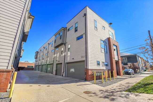 Building Photo - $3,100.00 - 2 Bedrooms, 2.2 Bathrooms, Townhouse in Denver with Roof Deck!