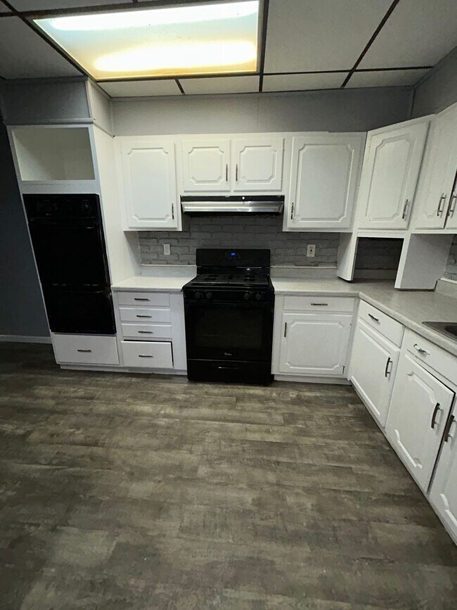 Building Photo - 126 D'Arcy Ave