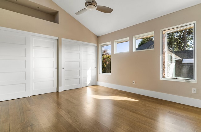 Building Photo - 13 Year "Young" 3 Bed, 3 Bath Contemporary Home- Steps to University Ave!