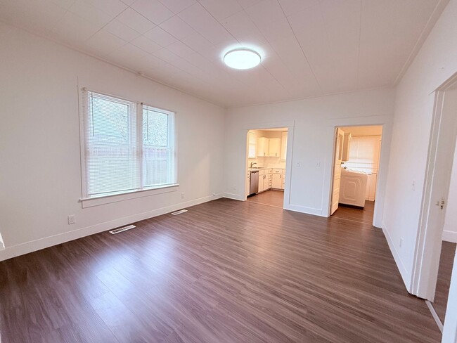 Building Photo - Charming 4BR with Modern Updates & Large Fenced Yard in SE Portland!