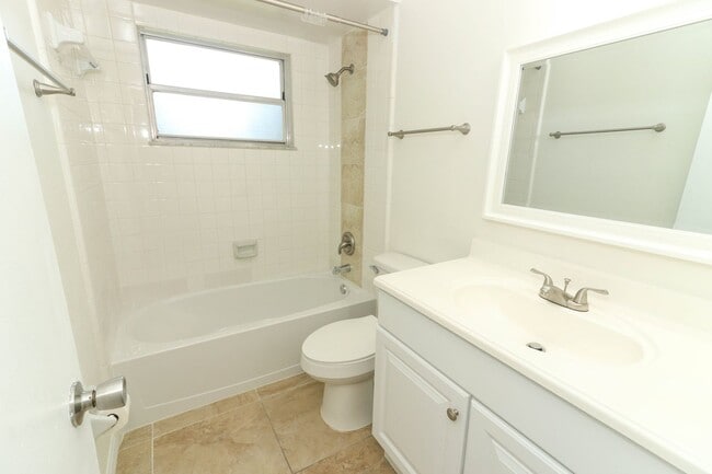 Building Photo - Sanford Home - 3/2 with garage and huge yard