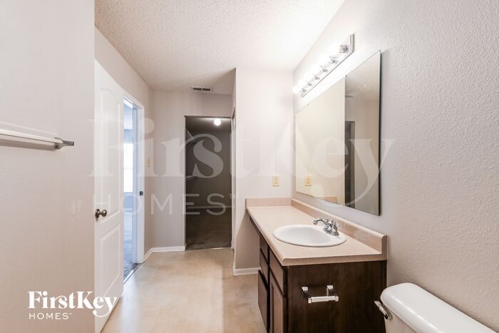 Building Photo - 12663 Republic Dr