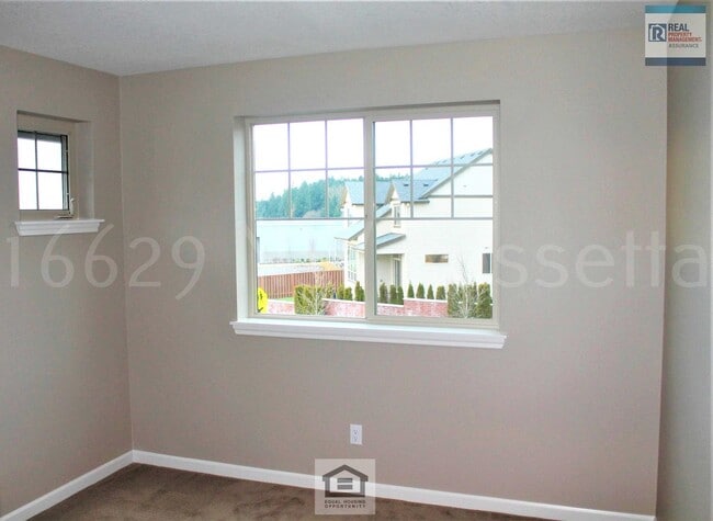 Building Photo - Beautiful 3 BR/2.5 BA Home in Desirable Bethany Neighborhood