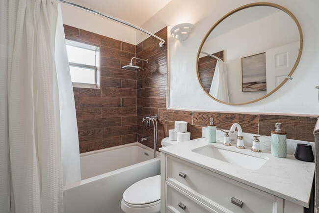 Building Photo - 1016 Street