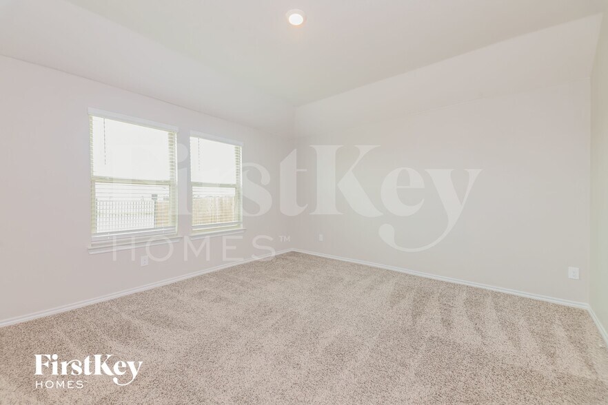 Building Photo - 1608 River Oak Ln