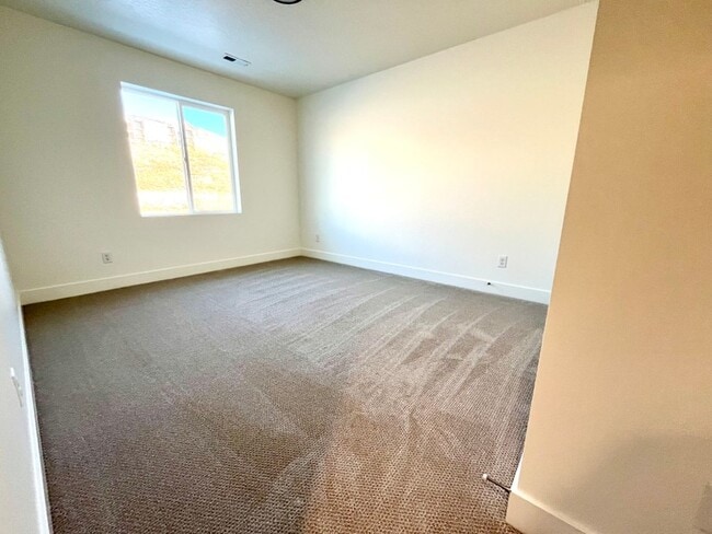 Building Photo - 970 Shadow Brk Ln