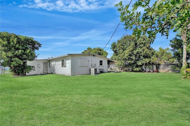 Building Photo - 3322 McKinley St