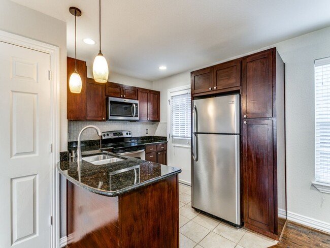 Building Photo - 4739 Bradford Dr