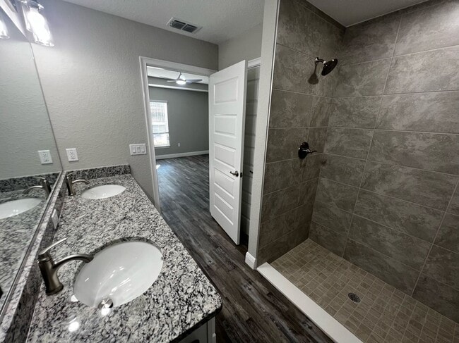 Building Photo - New Construction Custom Home - Desirable SE Ocala Neighborhood 3/2/2 **WON"T LAST**