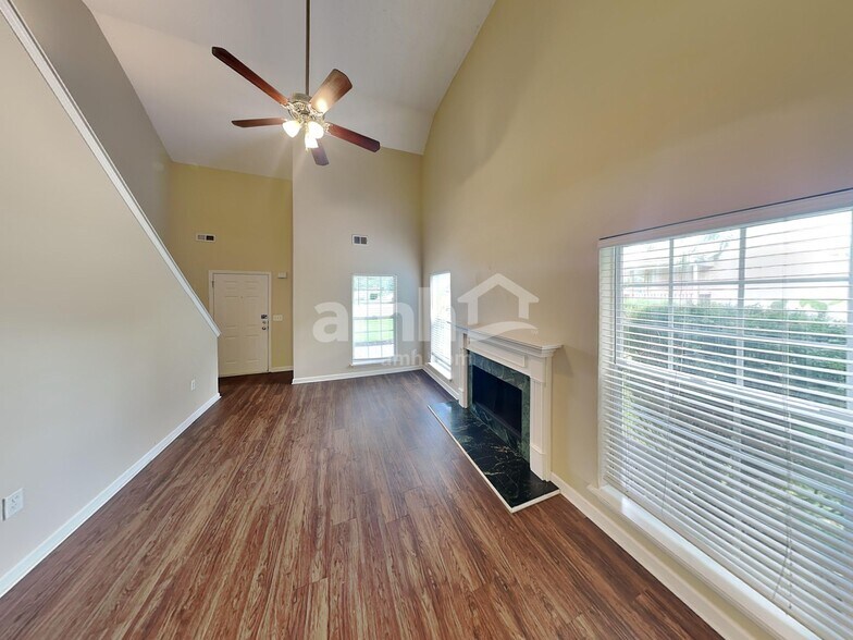 Building Photo - 2253 Joann Dr
