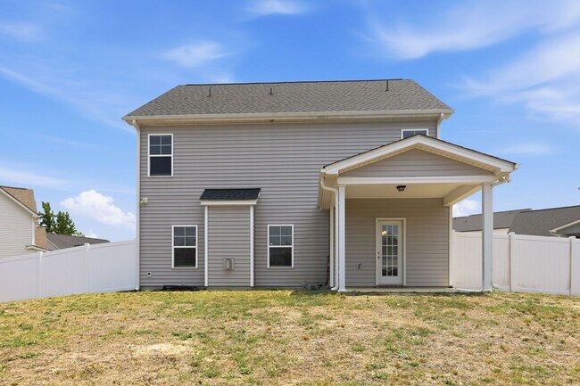 Building Photo - Like new single family home in Cameron, NC!