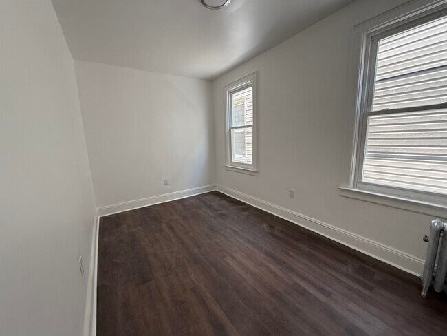 Building Photo - 1403 8th St
