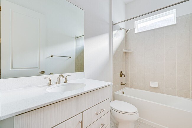 Building Photo - Luxurious Solar Powered 4 Bedroom, 3 Bath Waterfront Home with office & Upgrades Galore!