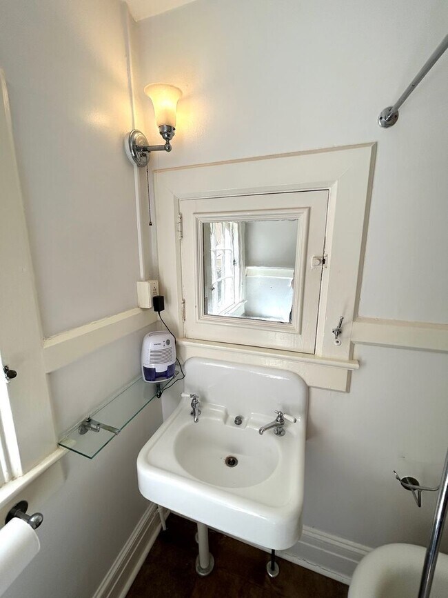 Building Photo - North AVL -  Renovated Arts & Crafts Cottage