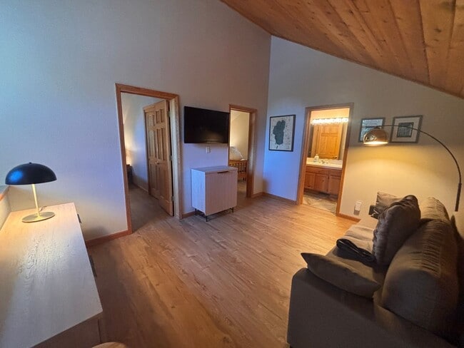 Building Photo - 6-Month Ski Lease in Tahoe Donner, Availab...