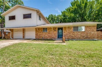 Building Photo - 1216 Desiree Ln
