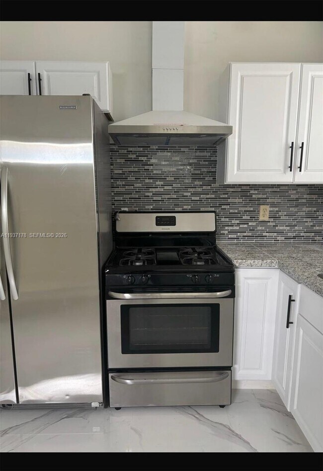 Building Photo - 3101 SW 22nd Ct