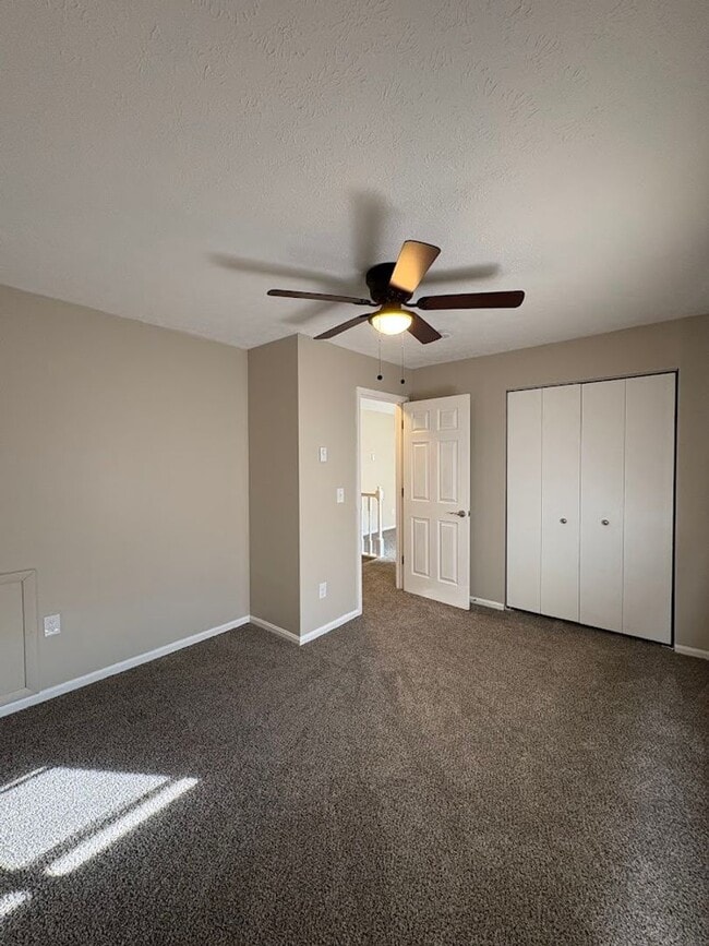 Building Photo - Three bedroom one bathroom townhouse for rent