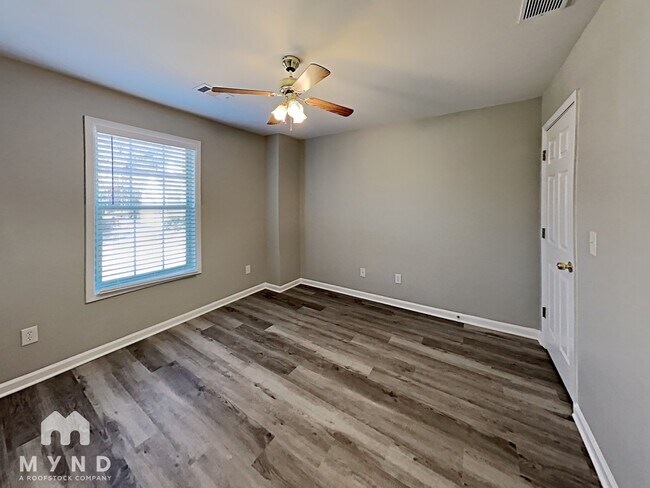 Building Photo - 1557 Silver Ridge Dr SW