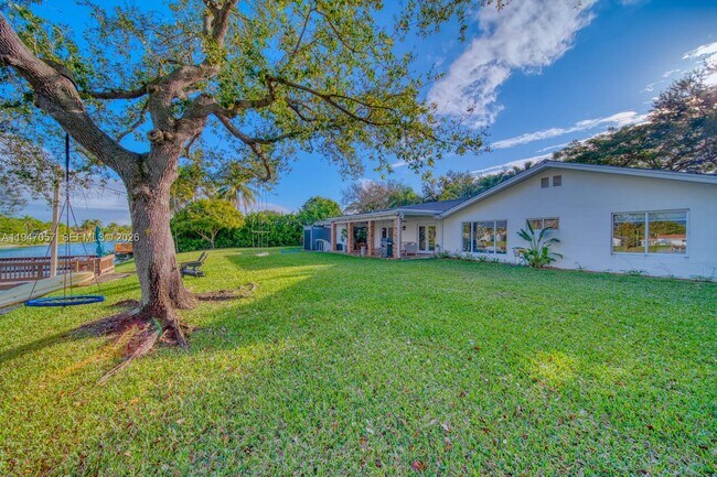 Building Photo - 12620 SW 114th Ave