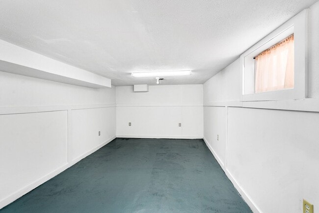 Building Photo - 5724 W 8th St