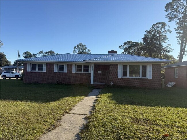 Primary Photo - 2222 Parkwood Dr