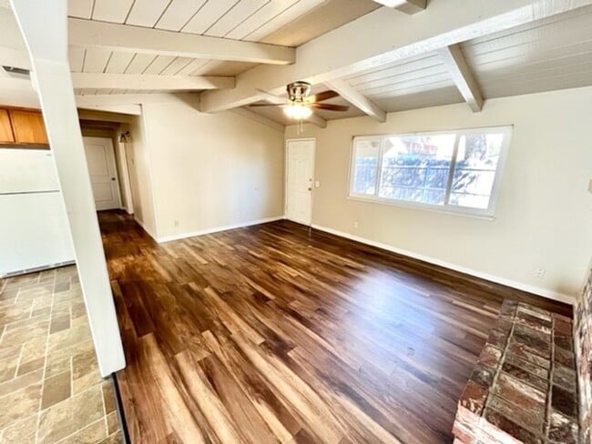 Building Photo - Available June 2026! Plus 1/2 off 1 month of rent! Nice home with private front yard