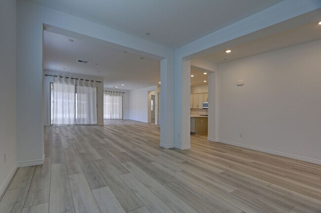 Building Photo - New Home in Summerlin 55+ Community