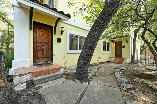 Building Photo - 2829 San Gabriel St