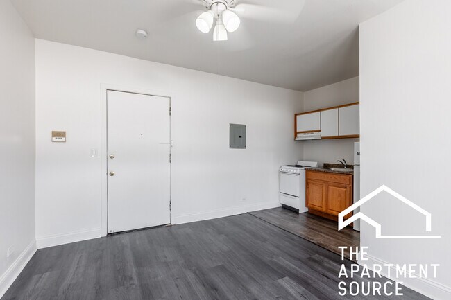 Building Photo - 3957 W Irving Park Rd