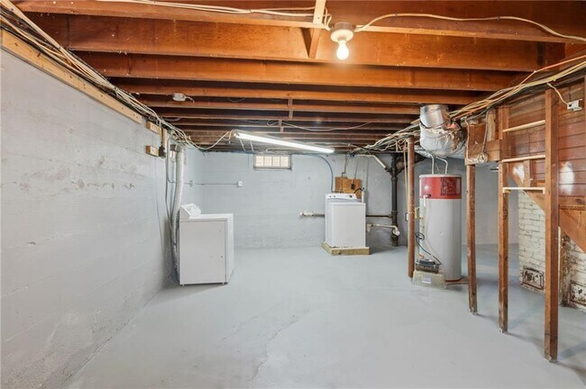 Building Photo - 21 Earlham Way