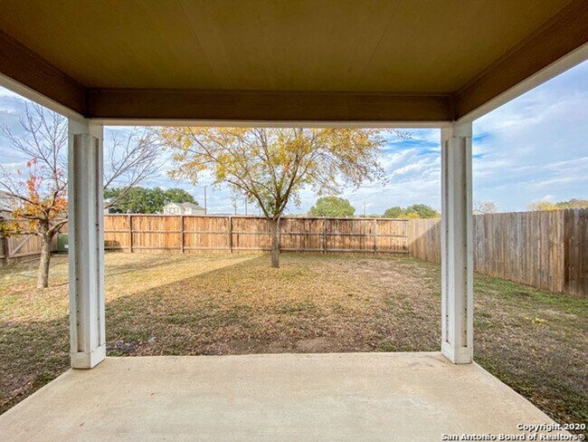 Building Photo - Beautiful two-story home in the desirable Silver Oaks community!