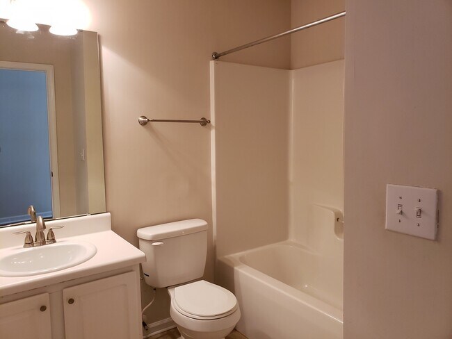 Building Photo - 115 Brentfield Loop