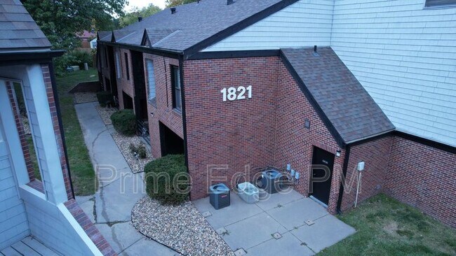 Building Photo - 1821 Ridgehaven Ct